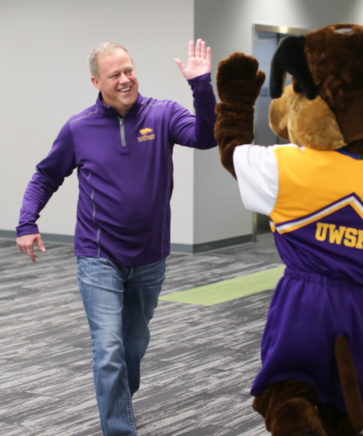 Ray high fives Stevie